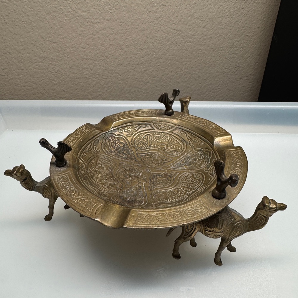 Ashtray camel